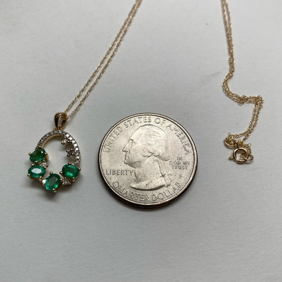 10k Yellow Gold Natural Emerald and Diamond Cluster Pendant with Chain NEW - Picture 15 of 16